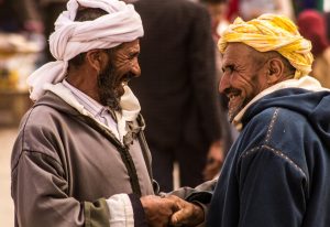 hombres marruecos vestimenta tradicional